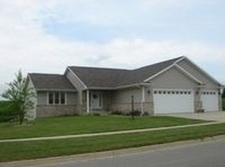102 Valley Dr, Reinbeck, IA 50669