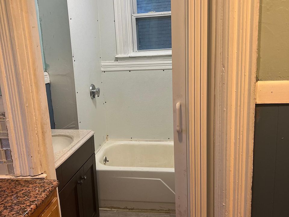 2nd image of 188 Magill St #2