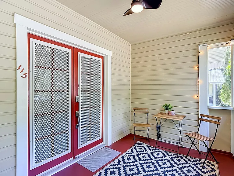 115 E Lambright St — Photo 2