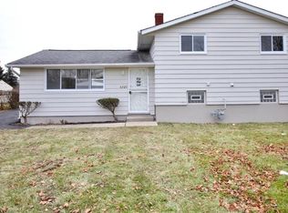 6727 Balsam Dr, Bedford Heights, OH