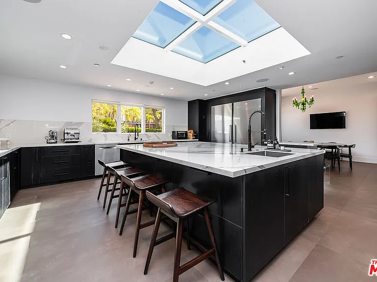 580 Chalette Dr — Photo 22