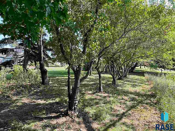 4th image of Killarney Park Dr