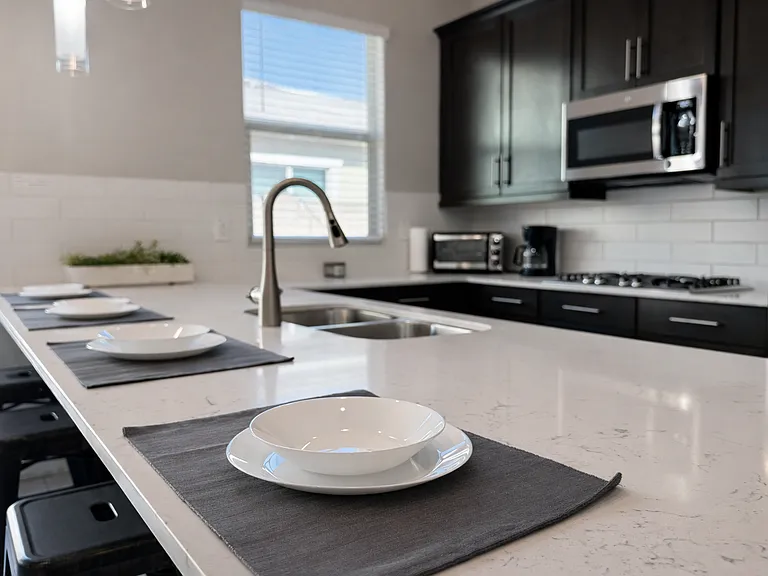 2506 E Pleasant Ln — Photo 18