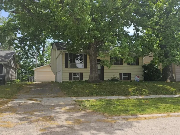 1025 Pawnee Dr NW, Cedar Rapids, IA 52405