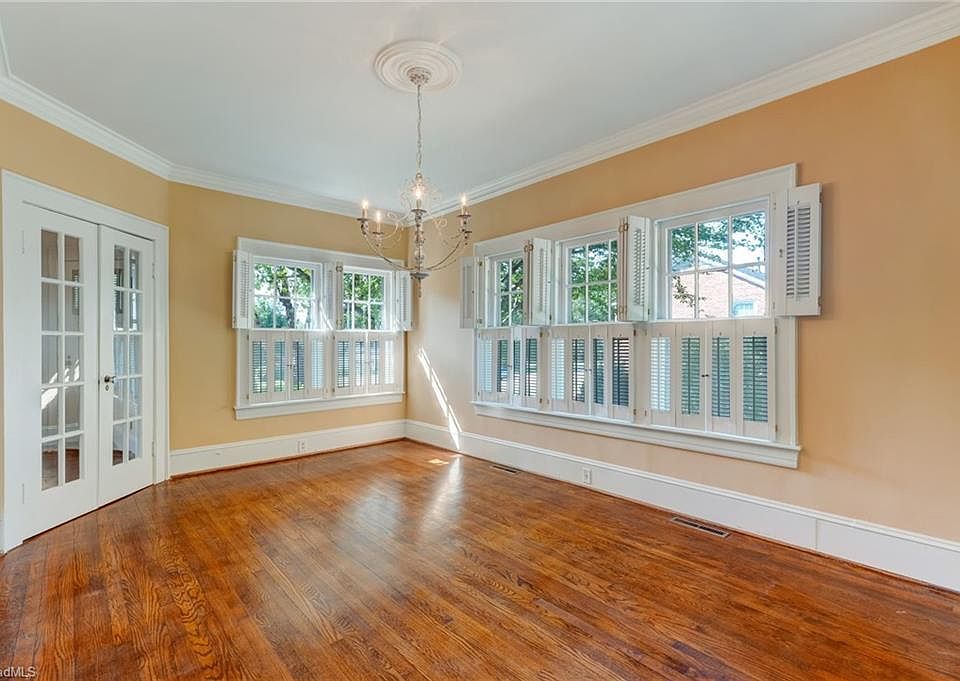 16th image of 618 Parkway Blvd