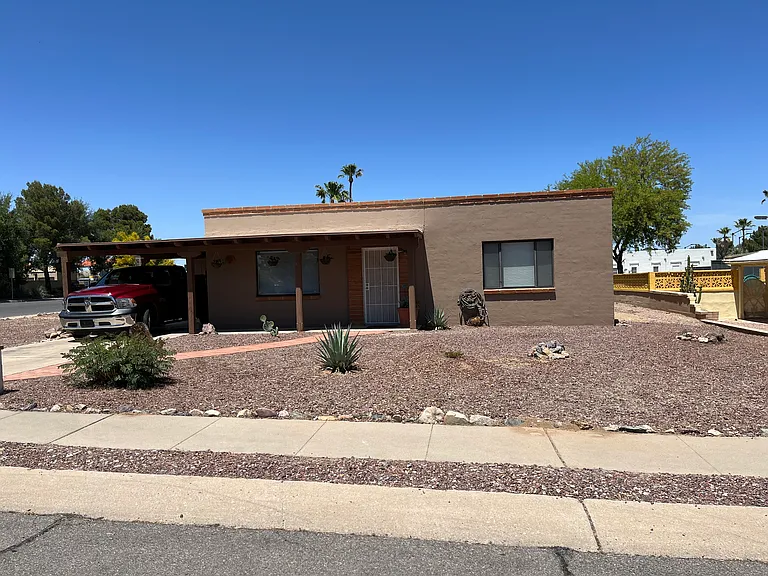 101 E Los Arcos — Photo 1
