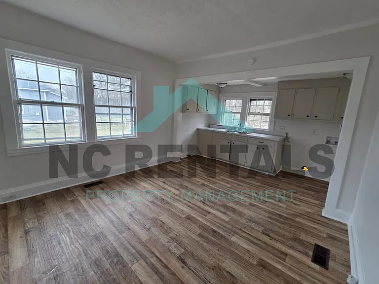 1318 Front St — Photo 8