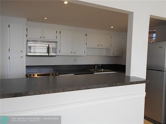 2nd image of 2751 Taft St APT 310