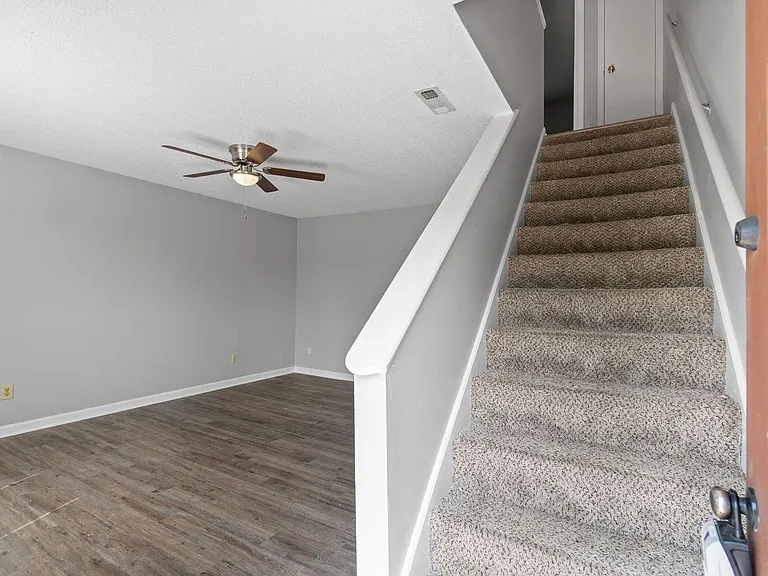 121 Stephanie Dr — Photo 3