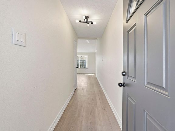 5th image of 8630 Winewood Dr