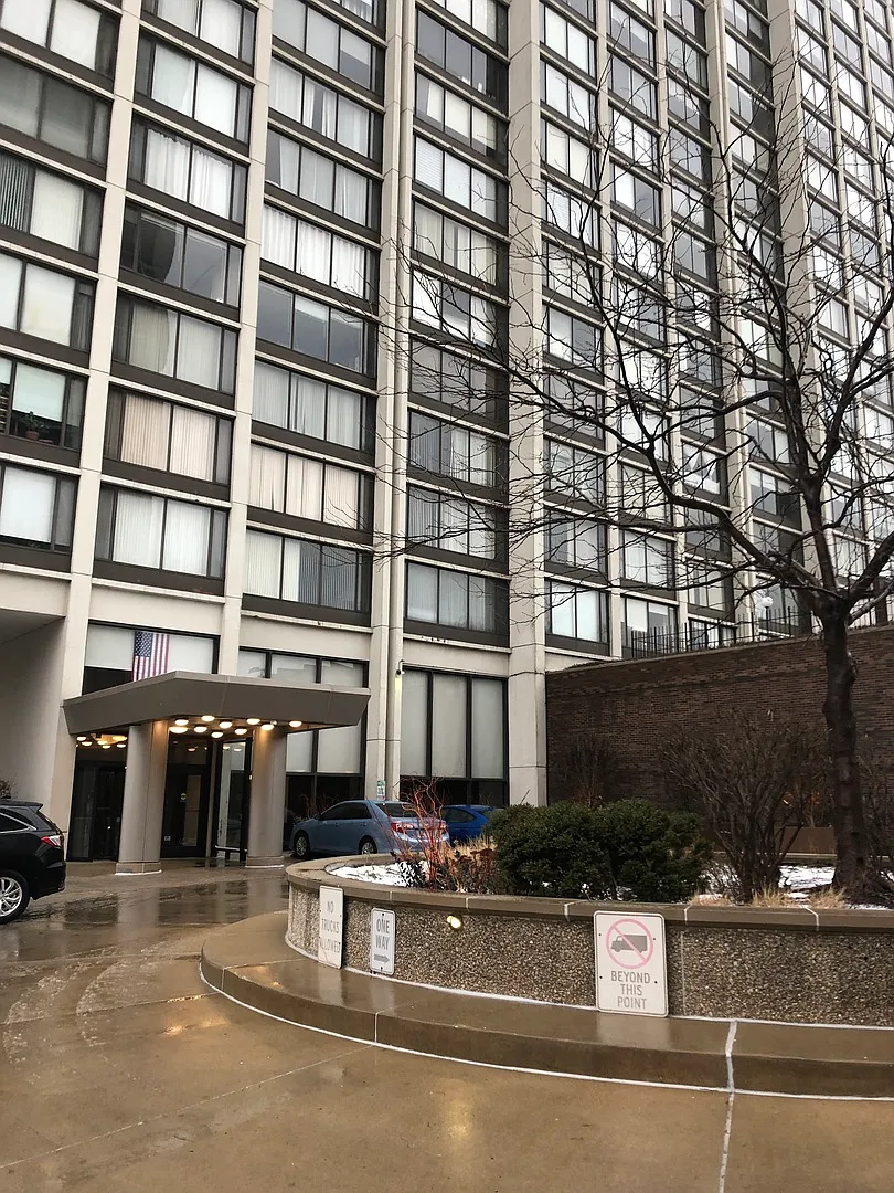 5455 N Sheridan Rd APT 307 photo 1