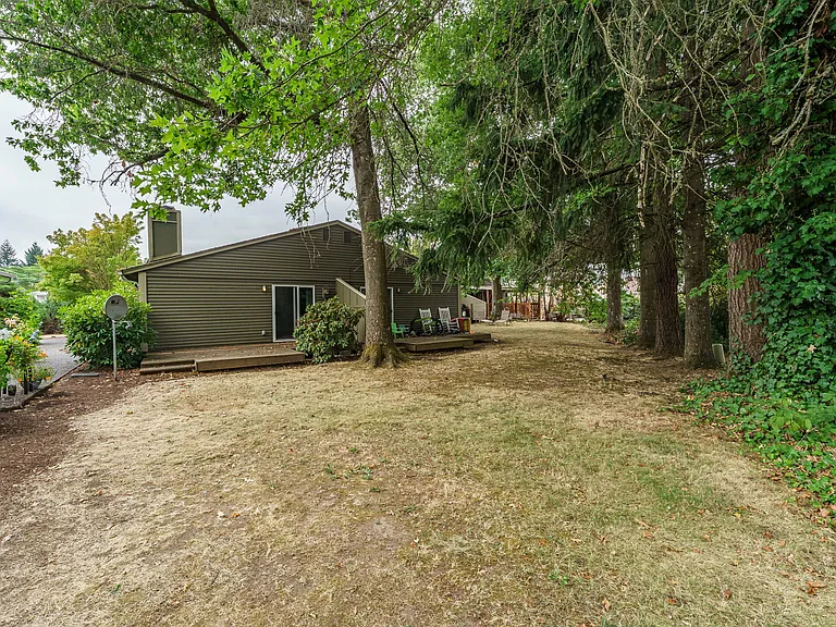 4918 Plomondon St — Photo 24