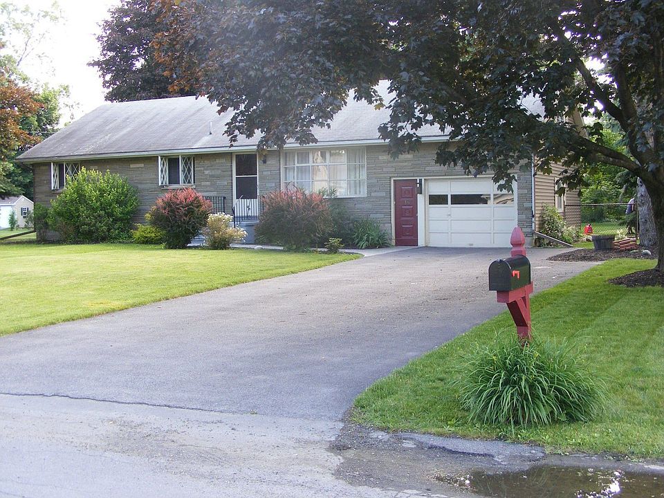 1st image of 18 Damask Dr