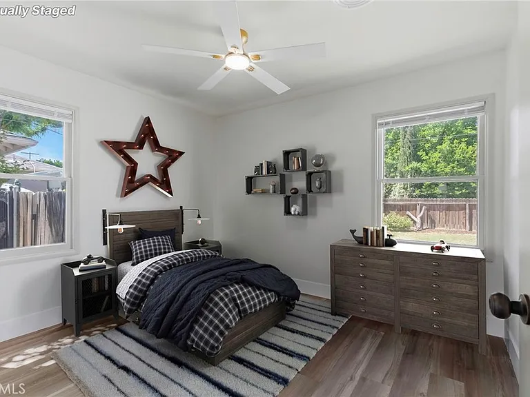 2715 Cedar St — Photo 12