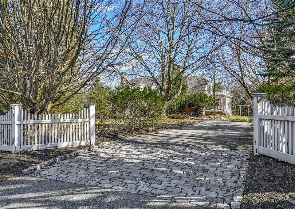 1833 Apple Tree Ln, Bethlehem, PA 18015 Zillow