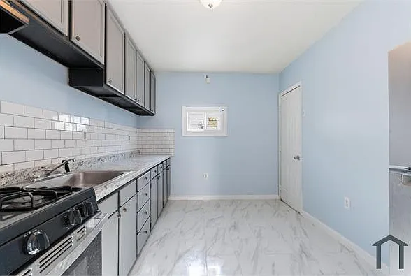 2236 W Firth St — Photo 14