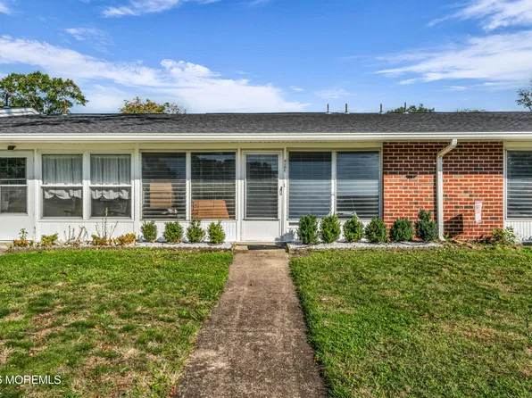 828 Balmoral Court E, Lakewood, NJ 08701