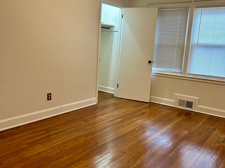 269 W Durham St — Photo 13