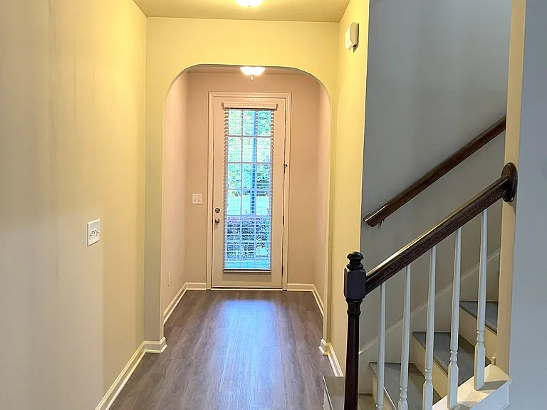 3689 Brockenhurst Dr — Photo 2