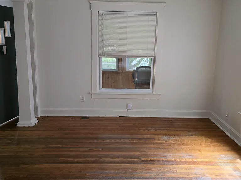 1720 Davis Ave — Photo 7