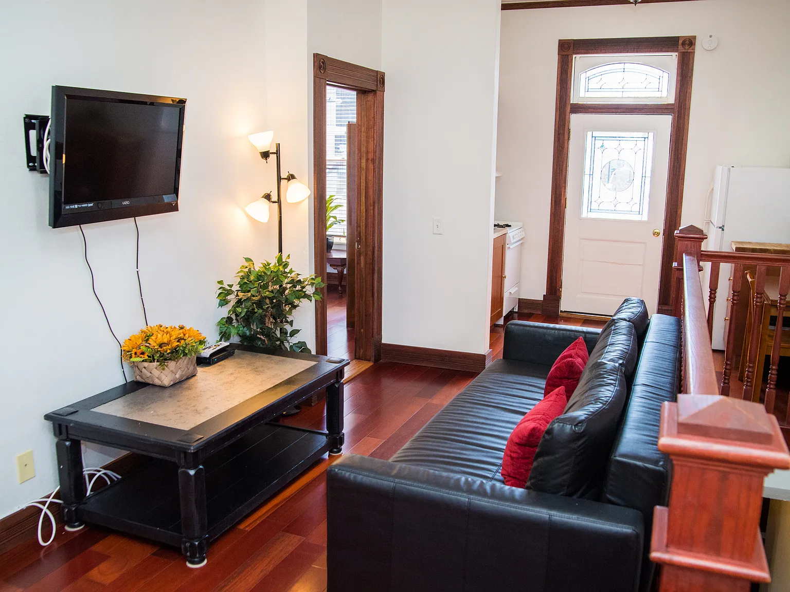 2 bed, 784 sqft, $2,748 — Photo 2