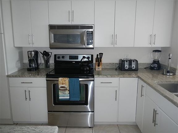 4th image of 19931 Gulf Blvd APT A5