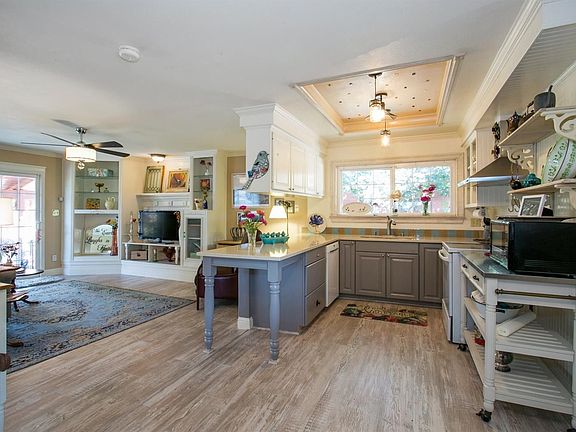 4th image of 6435 Dorinda Way