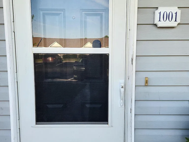 1001 Courtyard W — Photo 1