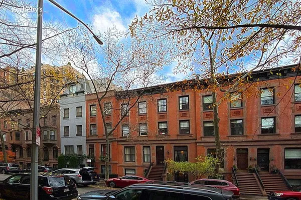 Sold by Sotheby's International Realty | media 7