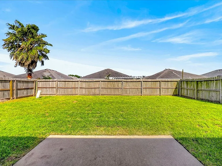 2314 Blue Star Dr — Photo 35