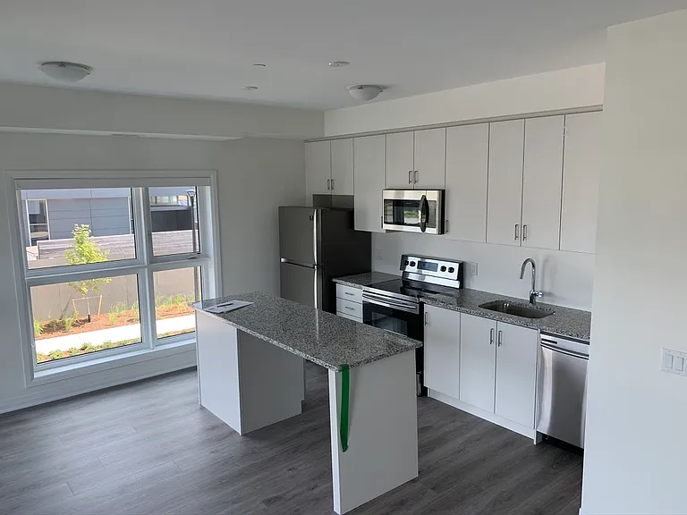 128 Grovewood Cmn — Photo 2
