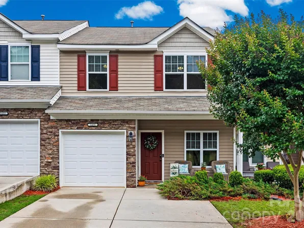 1435 Harpers Inlet Dr, Clover, SC 29710
