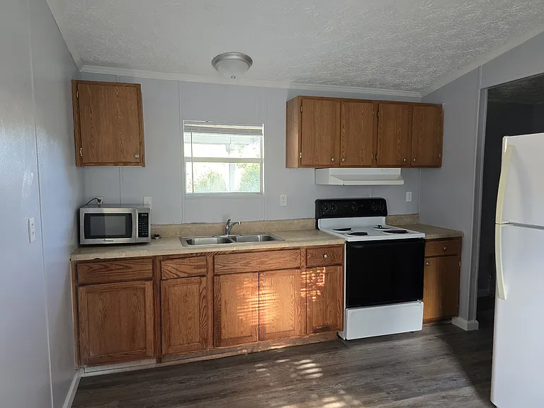 6121 Lucy St #3 — Photo 16