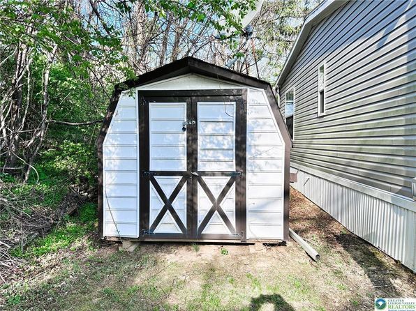 45 F St, Walnutport, PA 18088