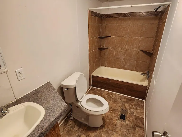 4486 Cherokee Dr #18 — Photo 9