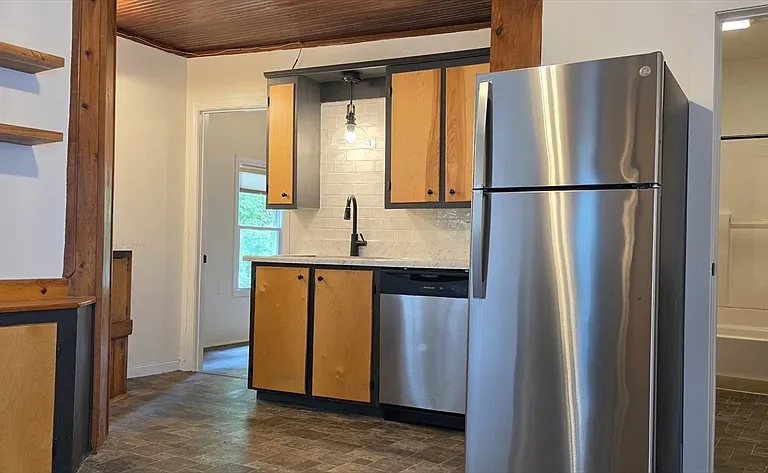 16 Central St #2 — Photo 6