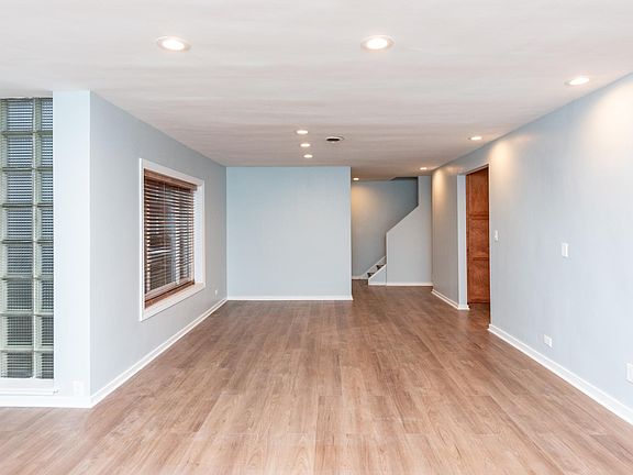 5th image of 540 W Aldine Ave #F2