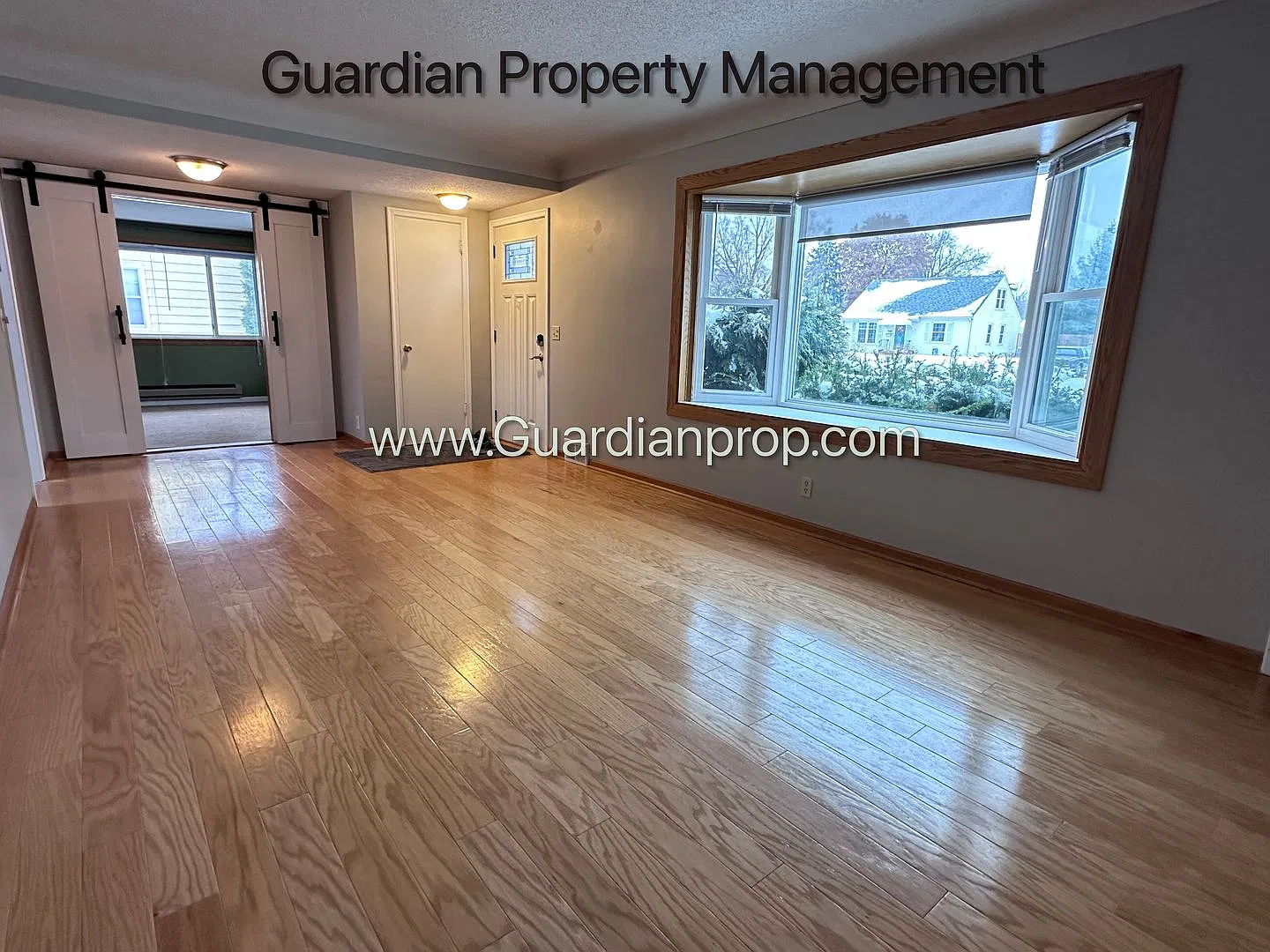 Richfield Single Family Home, Fenced Yard, 2 Car Garage, Dishwasher — Photo 3