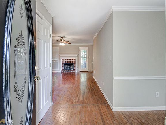 3rd image of 417 Walnut Creek Dr