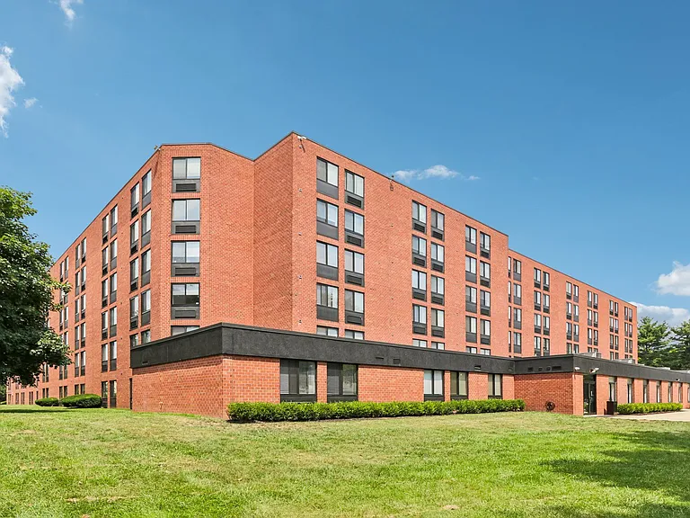 Waterside Apartments — Photo 36