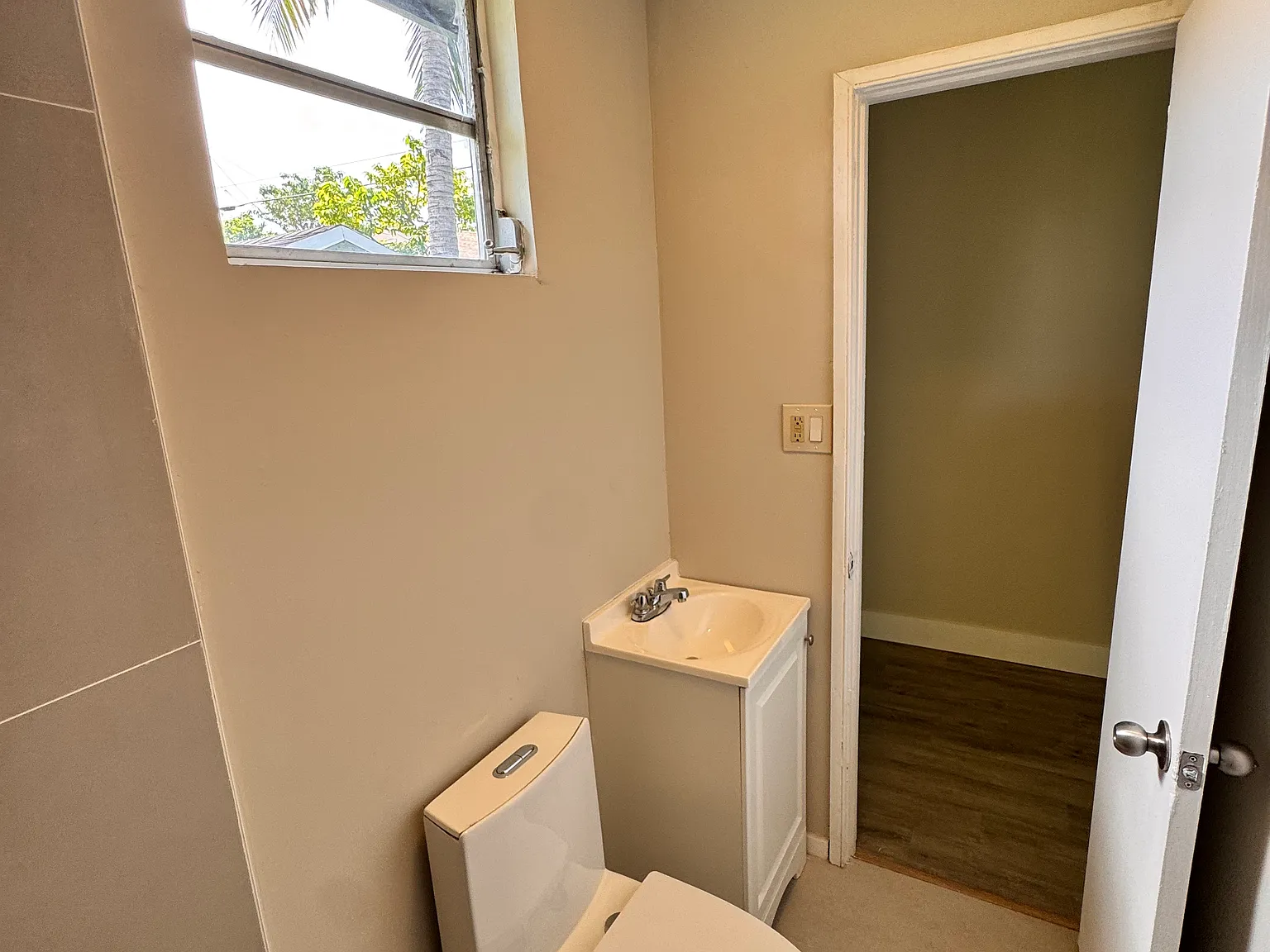 Renovated 1BR/1BA Section 8 Welcome Move-In Ready — Photo 4