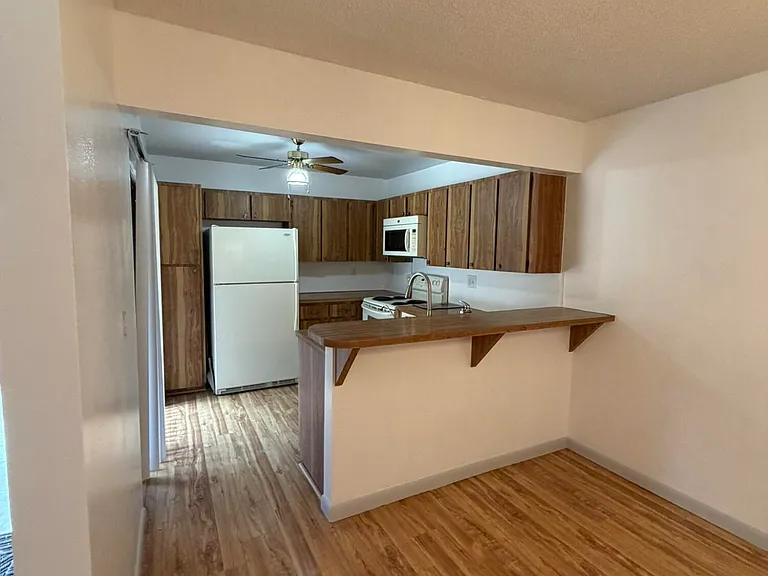 2201 SW 28th St #50 — Photo 6