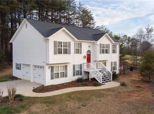 9 Bobcat Aly, Cleveland, GA 30528