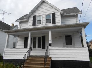 724 N 5th St, Manitowoc, WI 54220