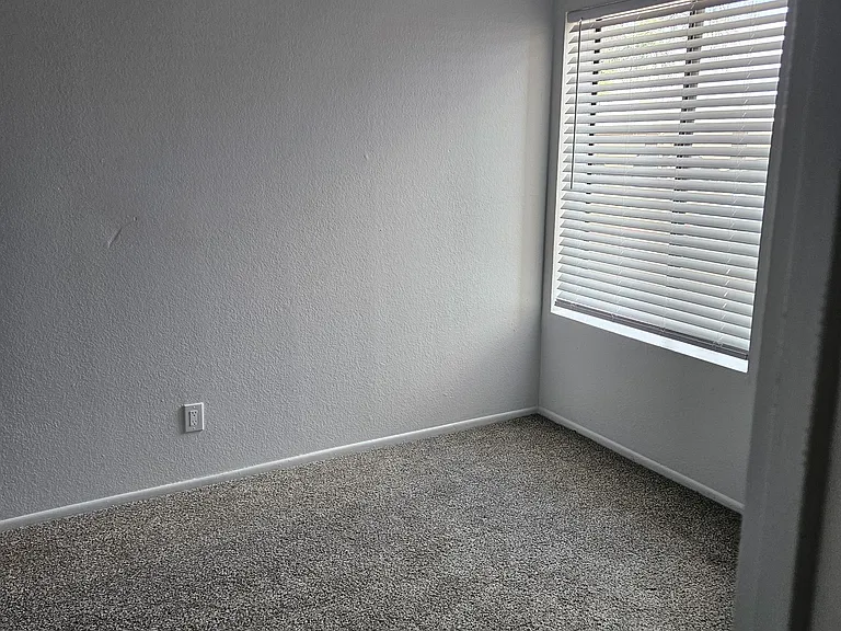 1684 W Park Wood Ln — Photo 8