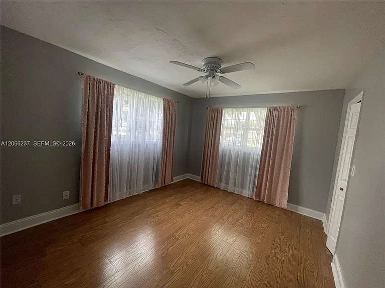 9301 SW 54th St — Photo 34