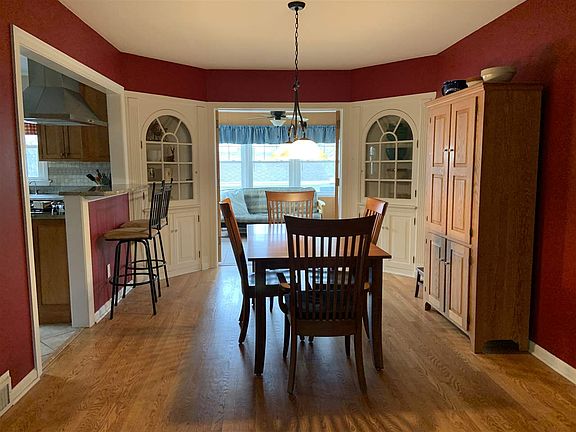 4th image of 228 Oak Knolls Ave