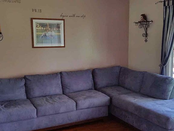 3rd image of 3275 N Grove Dr