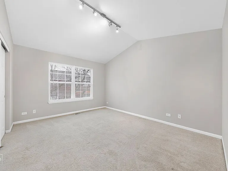 831 Genesee Dr — Photo 6