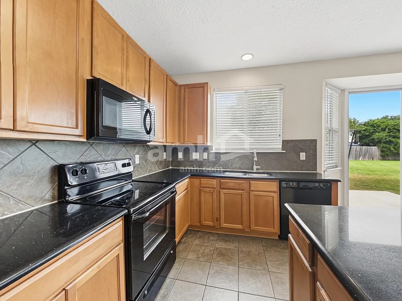 4 bed, 2.5 bath, 2801 sqft, $2,830 — Photo 3